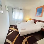 The Pearl - Cascais Guest House - City & Beach